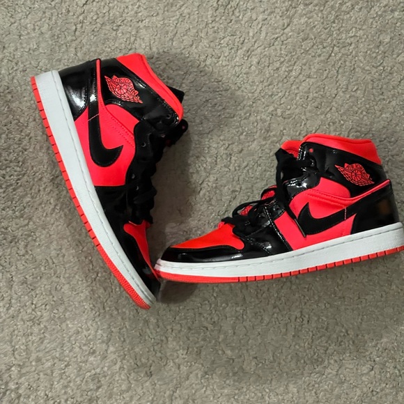 Air Jordan 1 Mid - Picture 4 of 7